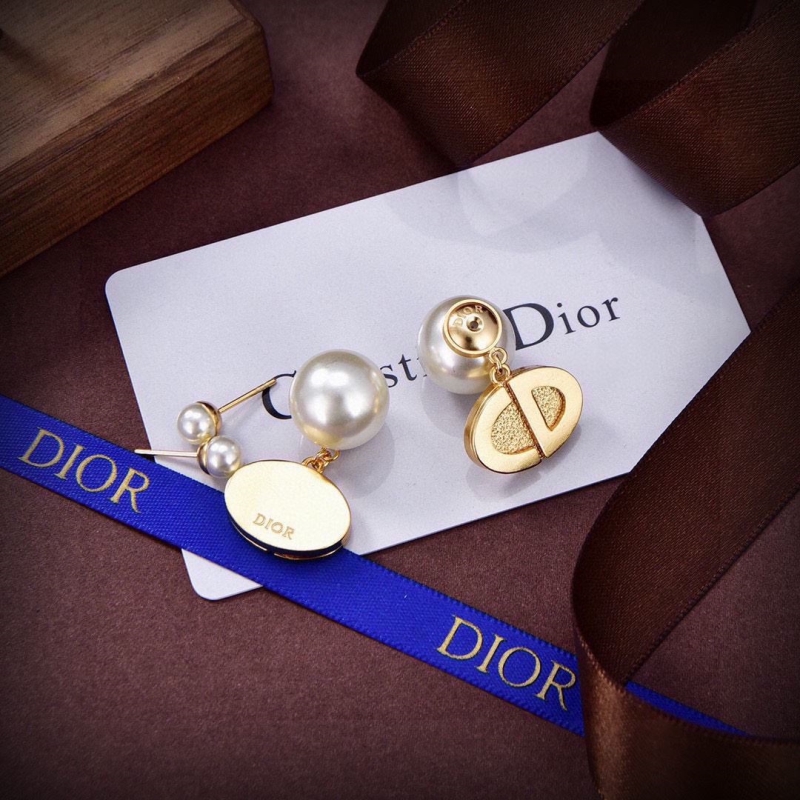 chr1st1an D10r earrings